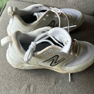Women’s New Balance softball cleats worn once